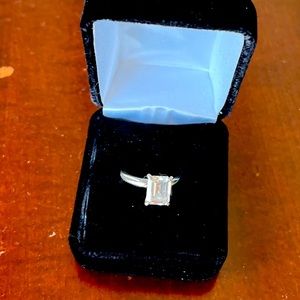 Gorgeous 1.5 Carat cubic Zirconia ring set in 925 Sterling Silver. Gorgeous